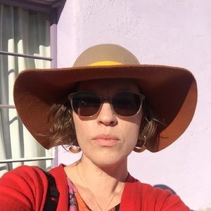 Meet your Posher, Carey